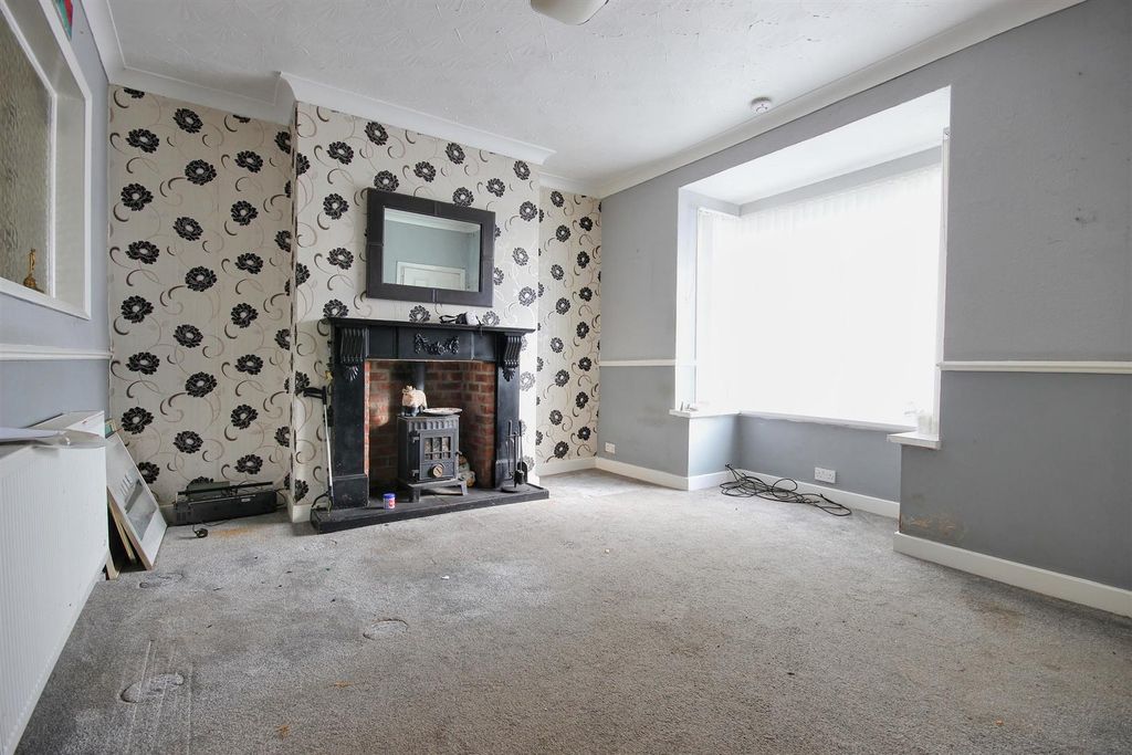 Property photo 2 of 15 Lounge