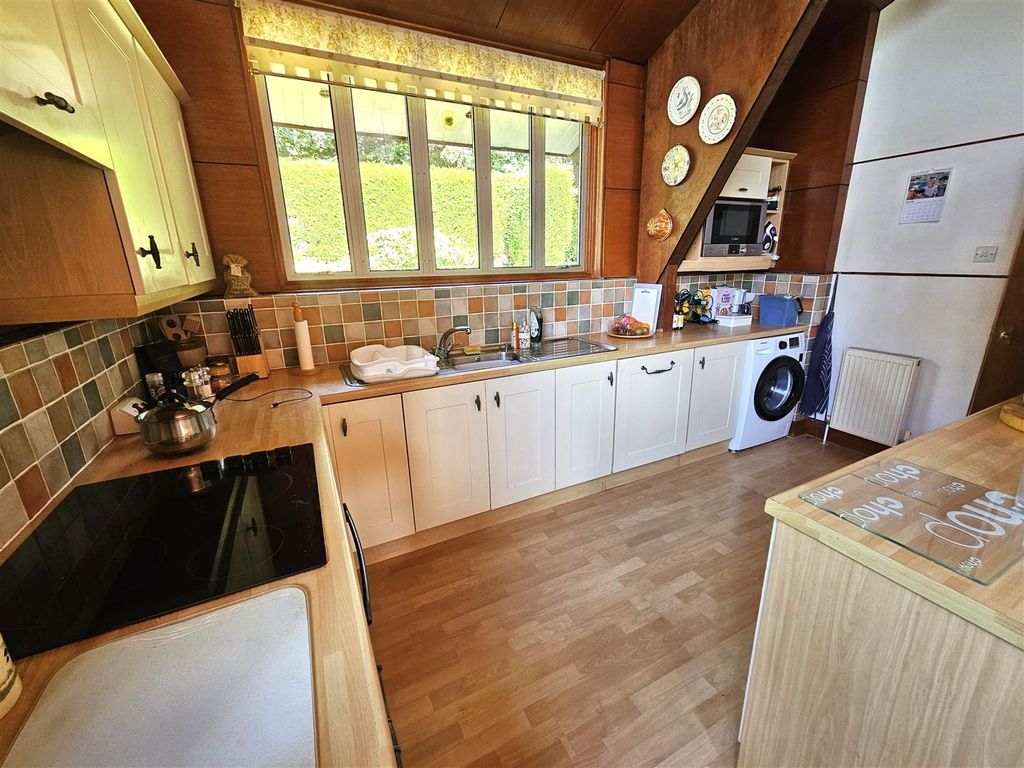 Property photo 3 of 21 Kitchen.Jpg