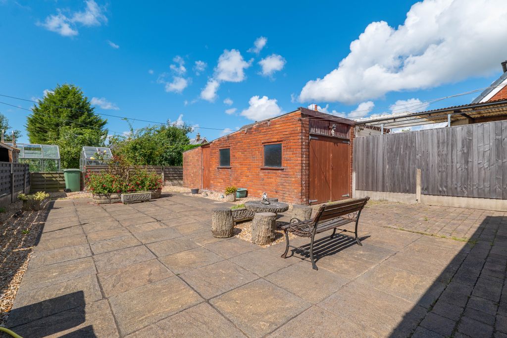 Property photo 2 of 10 Garden