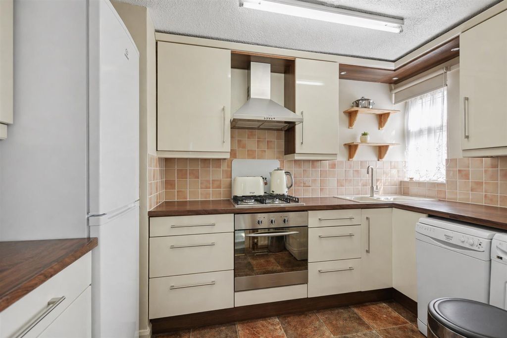 Property photo 3 of 14 Kitchen