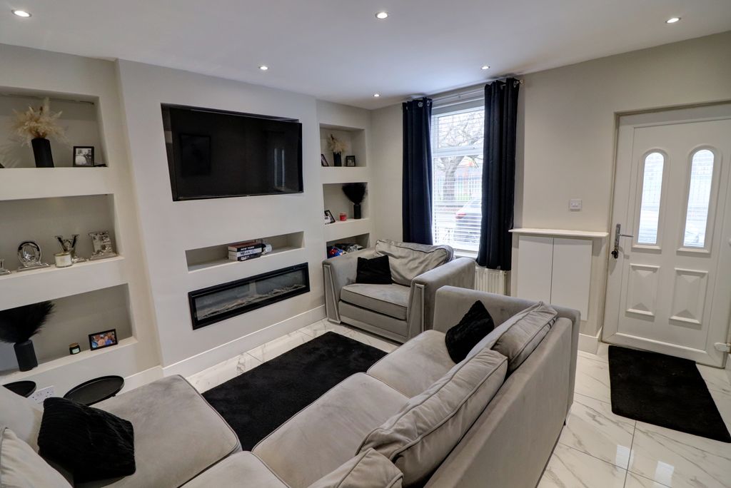 Property photo 2 of 14 Lounge