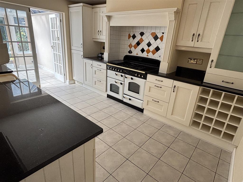 Property photo 3 of 14 Kitchen