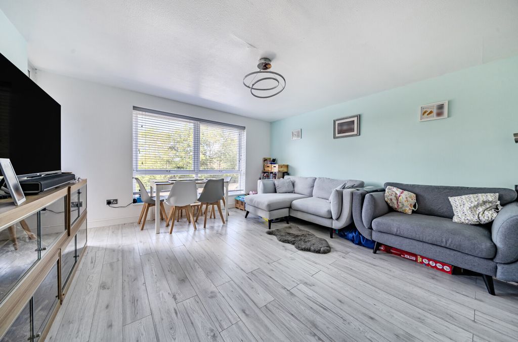 Property photo 3 of 17 1345646-11-68B017...