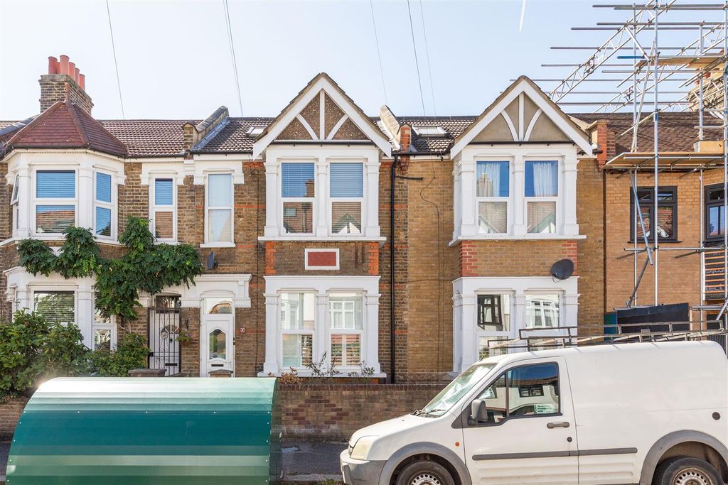 Property photo 1 of 31 Ferndale Avenue, E17