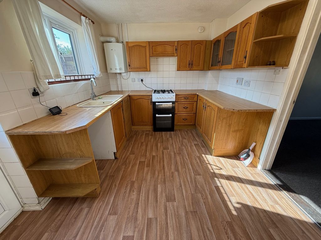 Property photo 2 of 12 Kitchen