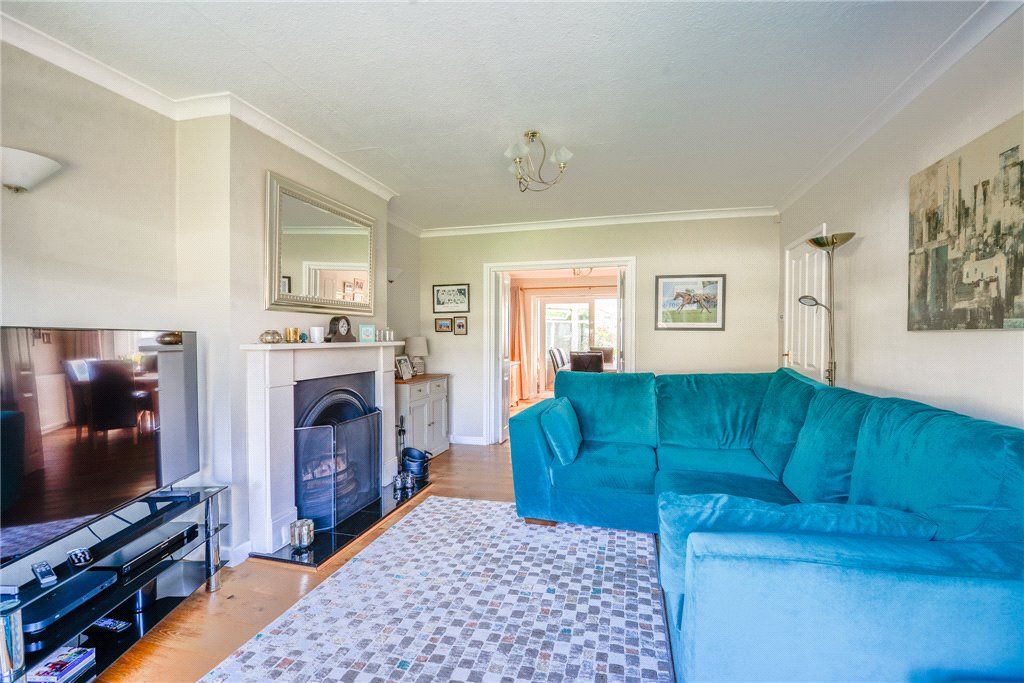 Property photo 3 of 28 Lounge