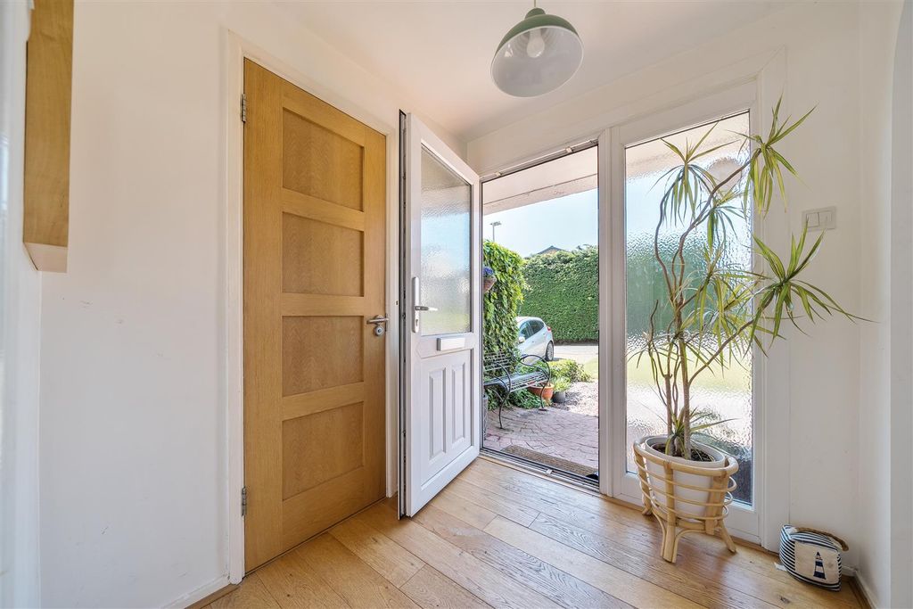Property photo 3 of 49 Entrance Hall