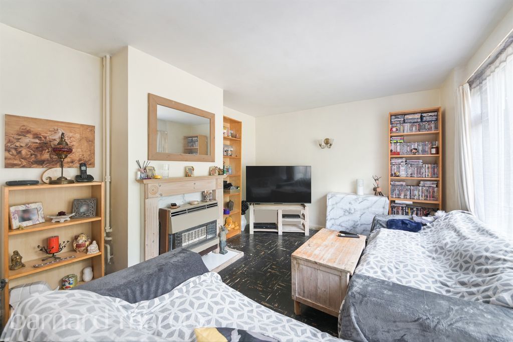 Property photo 2 of 11