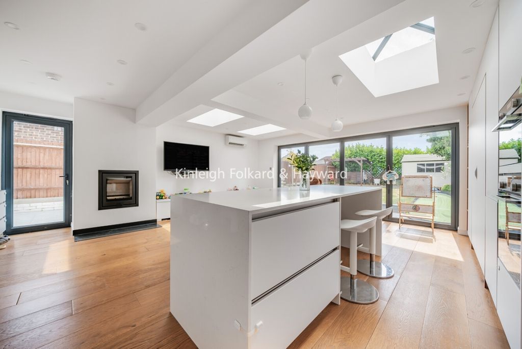 Property photo 2 of 12 86Fca5Dd-8A39-48A5-8