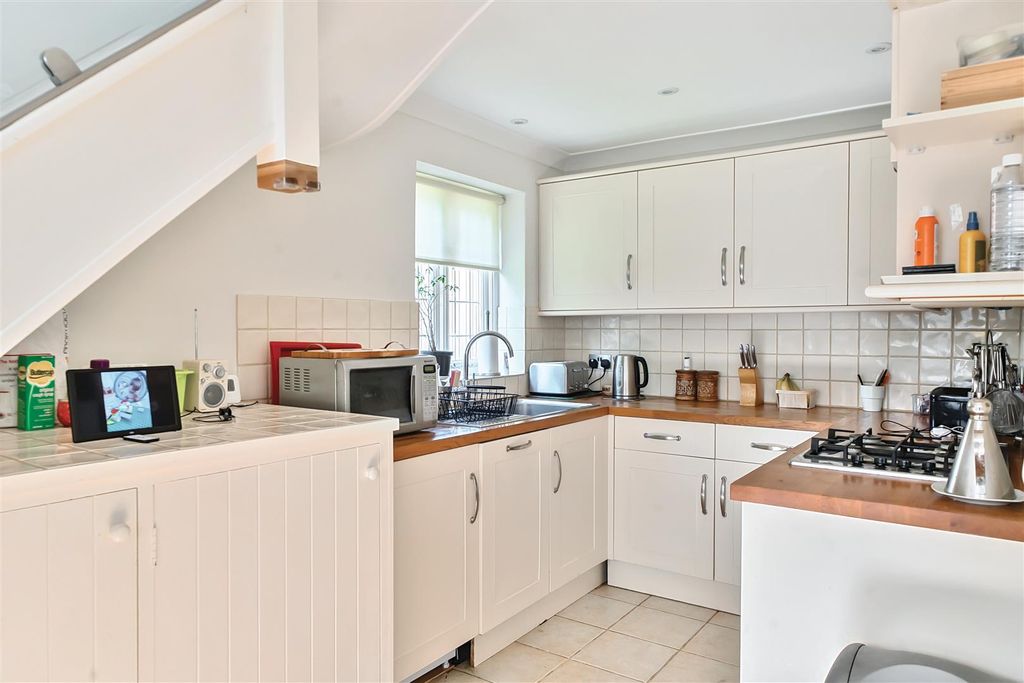 Property photo 2 of 20 1311872-17-6857c9d9F0Fab.Jpg
