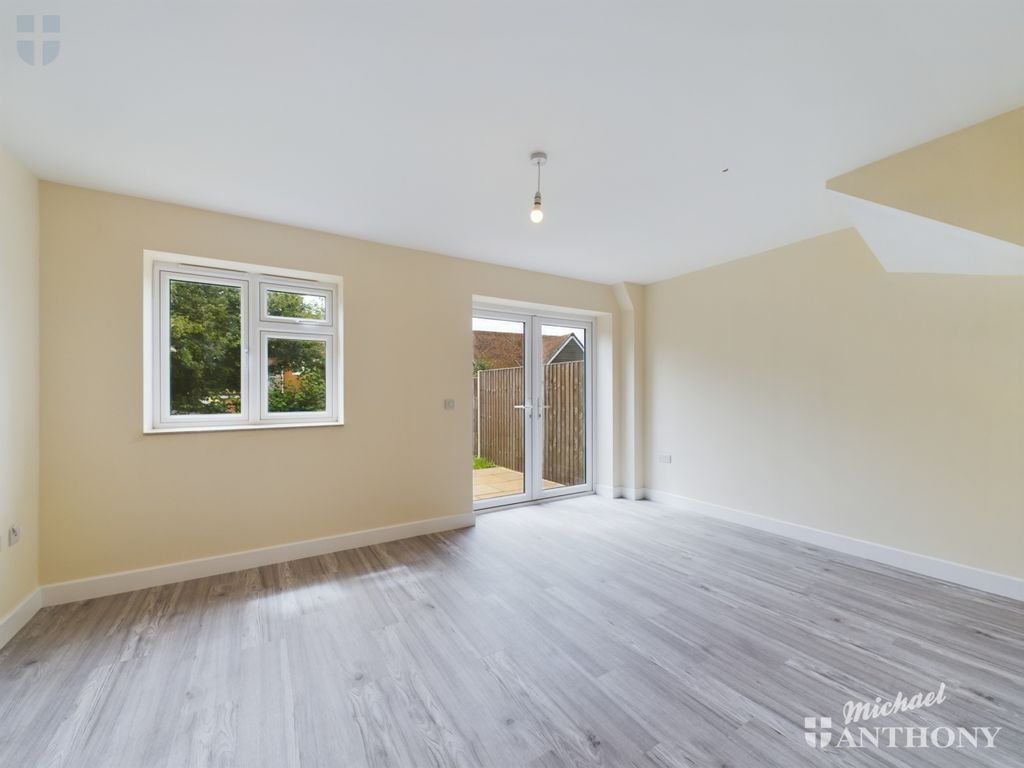 Property photo 3 of 20 Cam03218G0-Pr0309-Still008