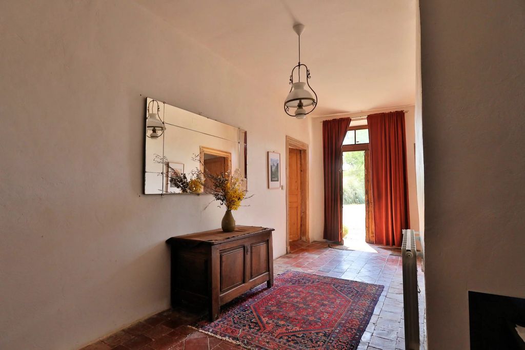 Property photo 2 of 30