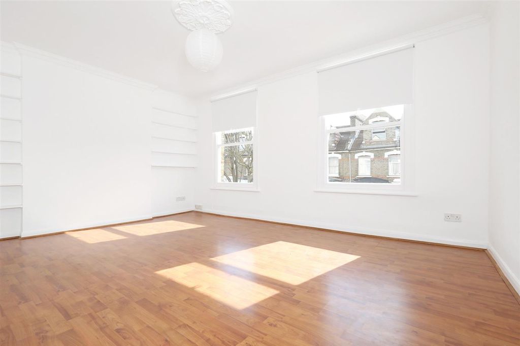Property photo 3 of 11
