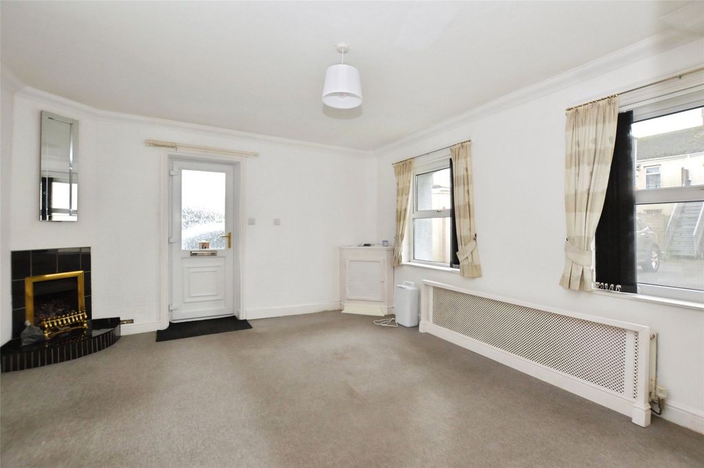 Property photo 3 of 7 3 - Picture No. 18