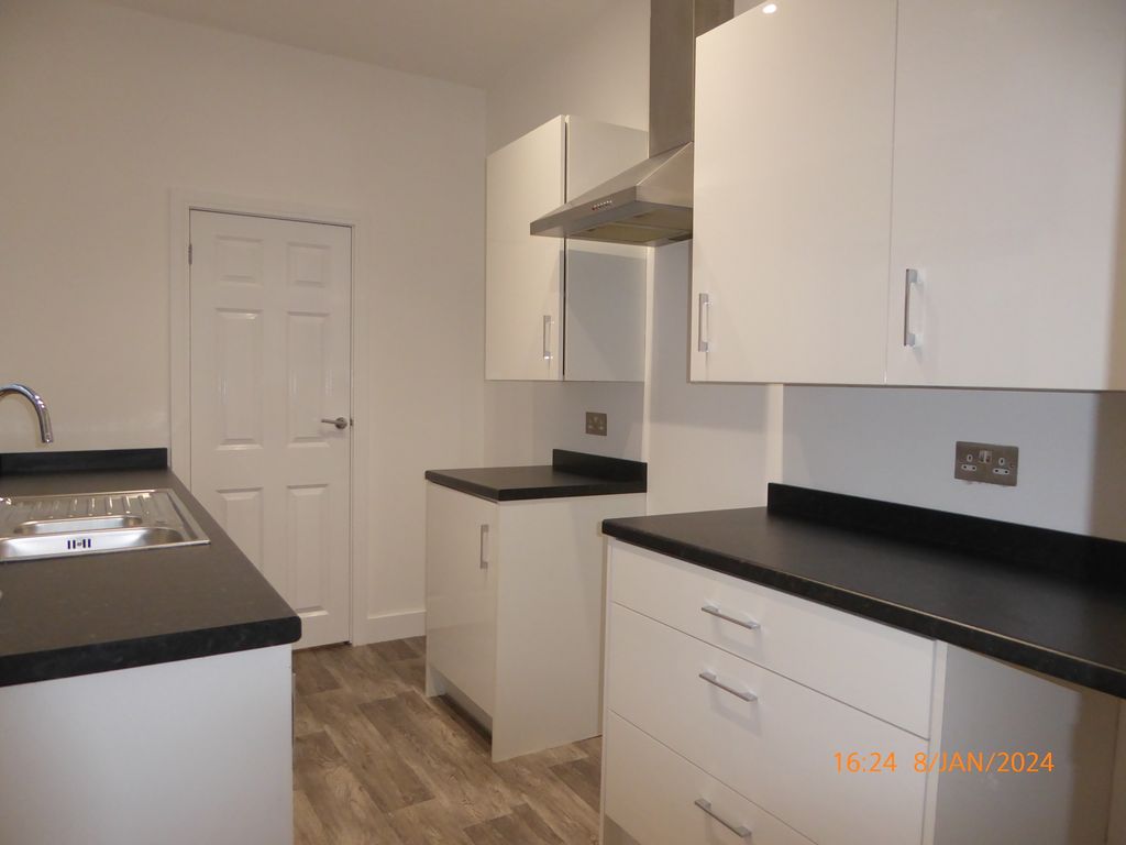 Property photo 1 of 9 Kitchen