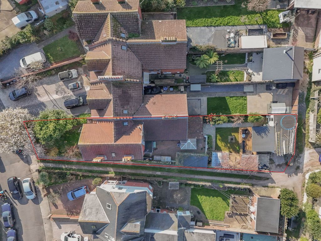 Property photo 2 of 33