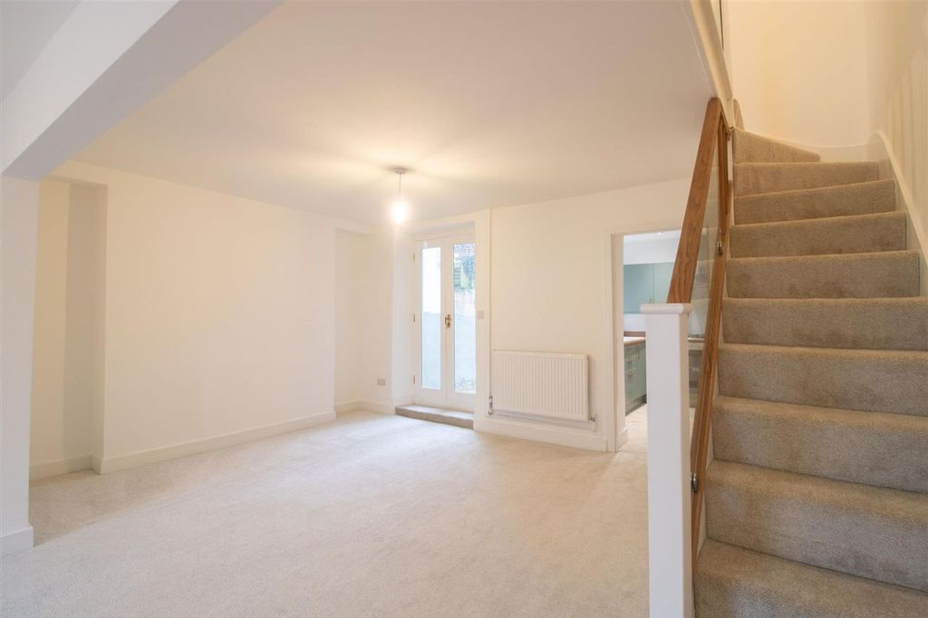 Property photo 2 of 26