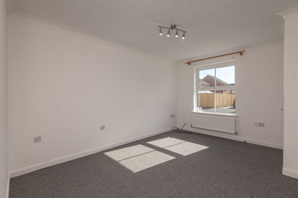 Property photo 2 of 23