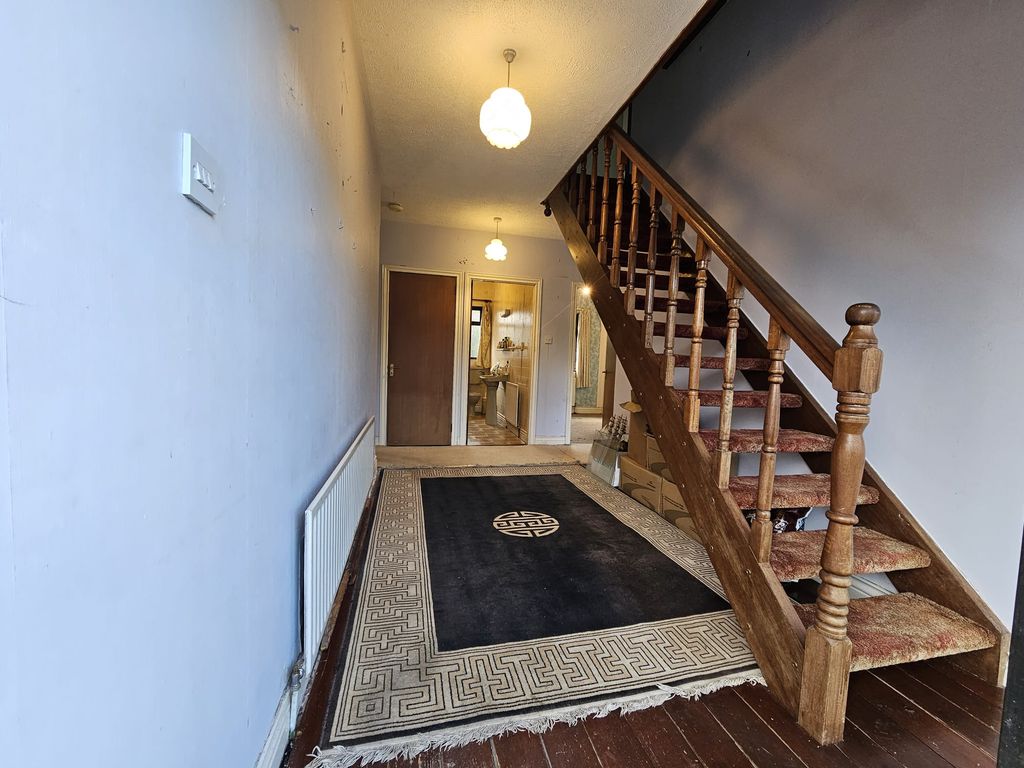 Property photo 2 of 28