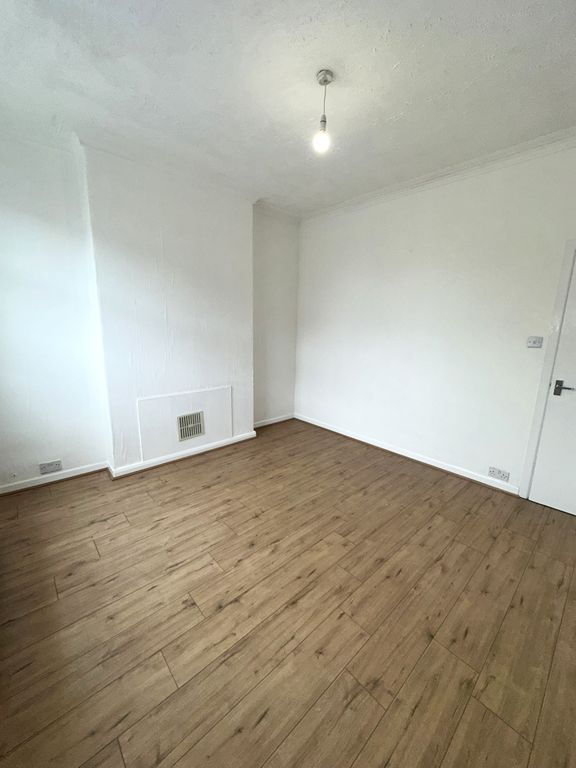 Property photo 2 of 27