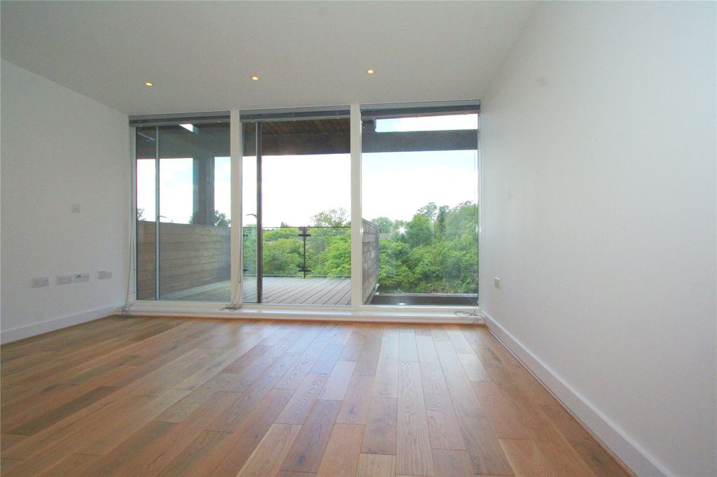 Property photo 3 of 9 Picture No. 13