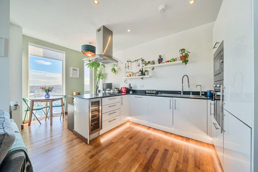 Property photo 2 of 20 Kitchen