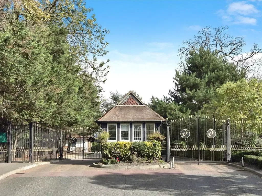 Property photo 2 of 3