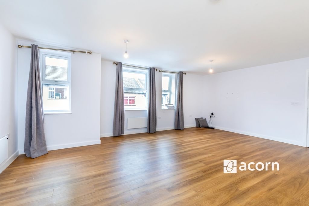 Property photo 3 of 10 Lounge