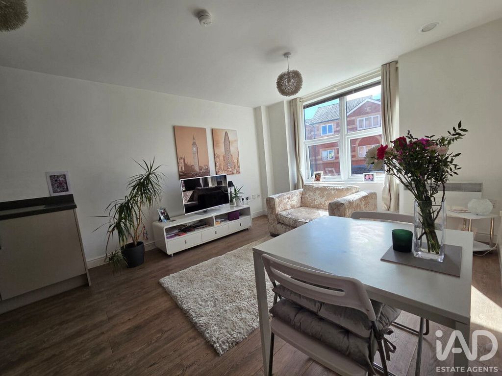 Property photo 2 of 25