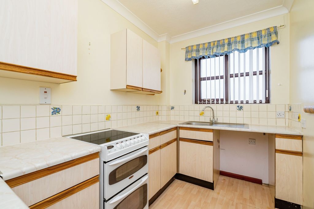 Property photo 3 of 12 Kitchen