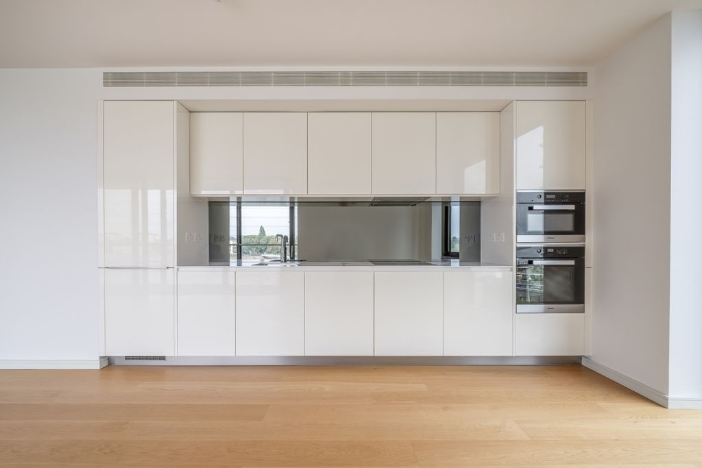 Property photo 3 of 13 Apartment-201-9-E...