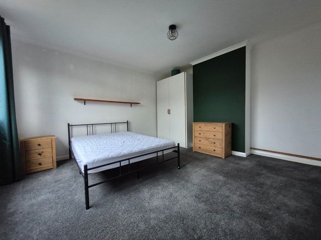Property photo 2 of 8 Bedroom 3.Jpg
