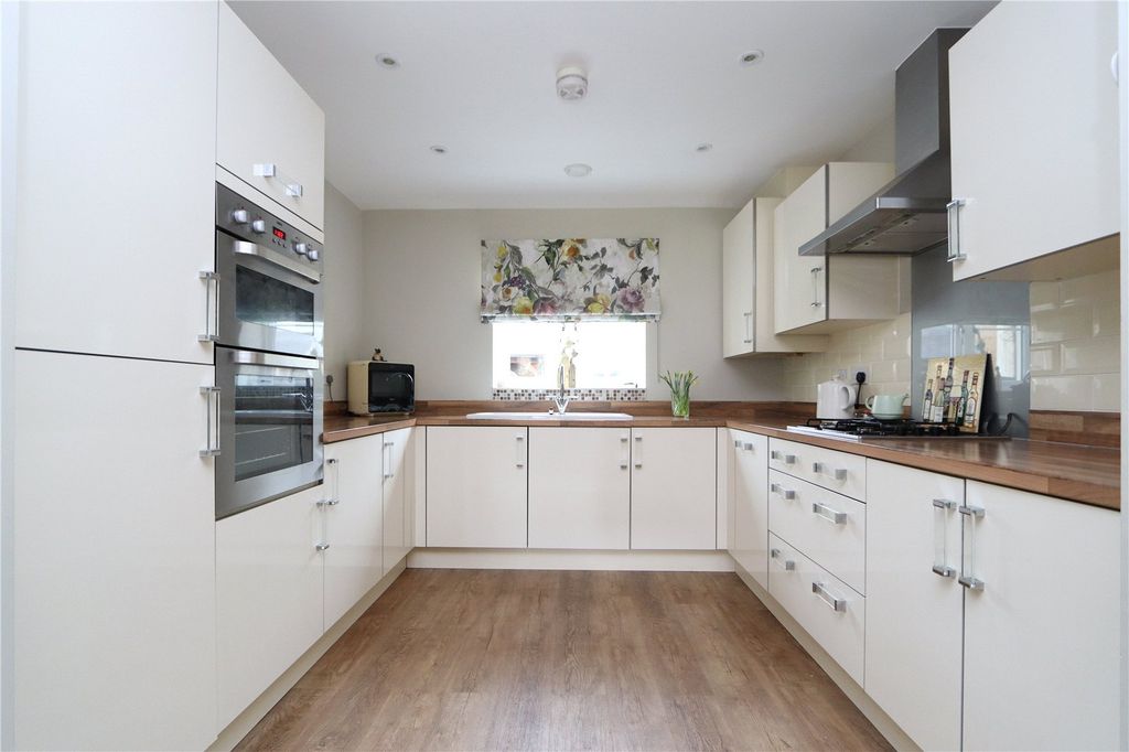 Property photo 3 of 22 Picture No. 14