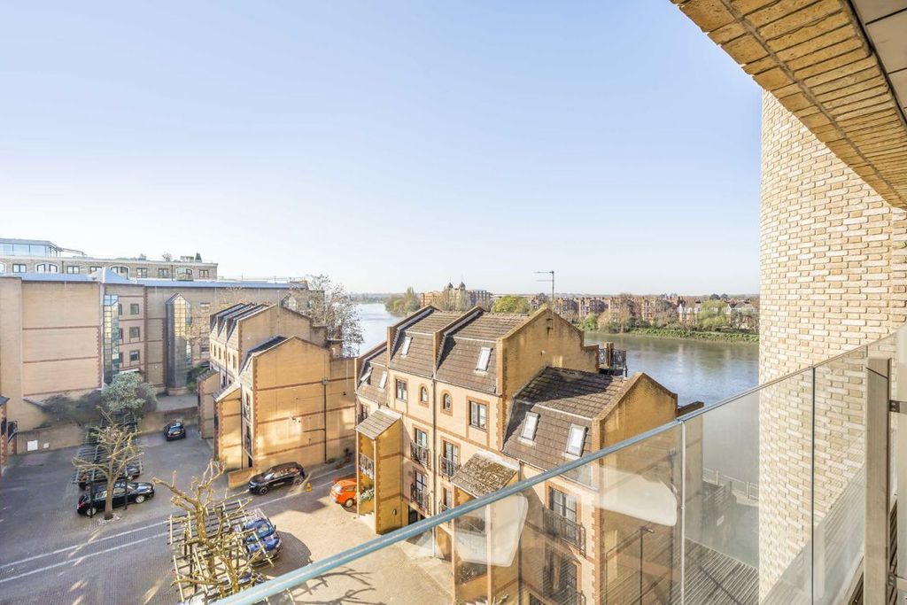 Property photo 2 of 9