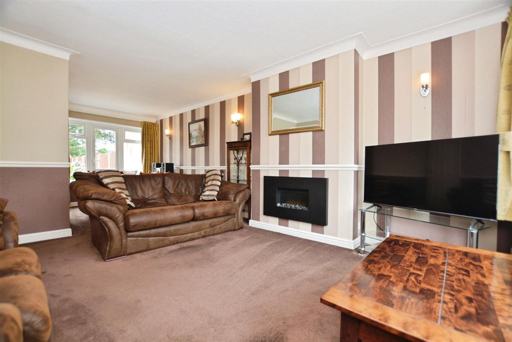 Property photo 3 of 23 Living Room