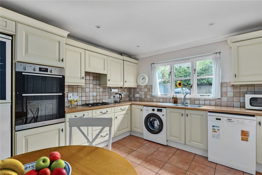 Property photo 2 of 11 Kitchen/Breakfast