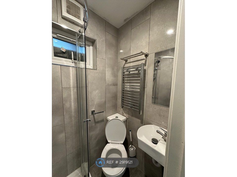 Property photo 3 of 7 Bathroom