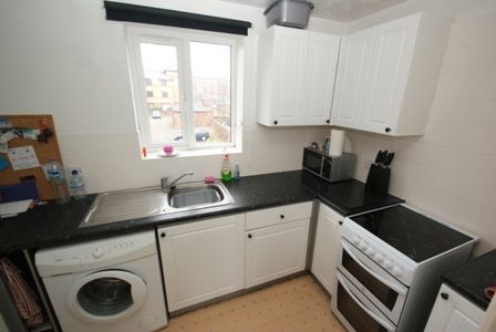 Property photo 2 of 5 27 Garamond Court (2