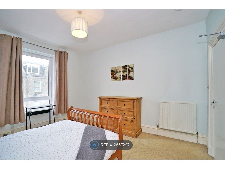 Property photo 3 of 16 Master Bedroom 2