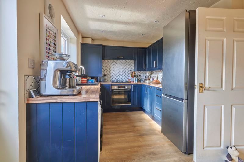 Property photo 2 of 16 Kitchen