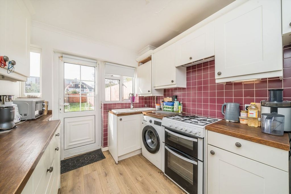 Property photo 3 of 6