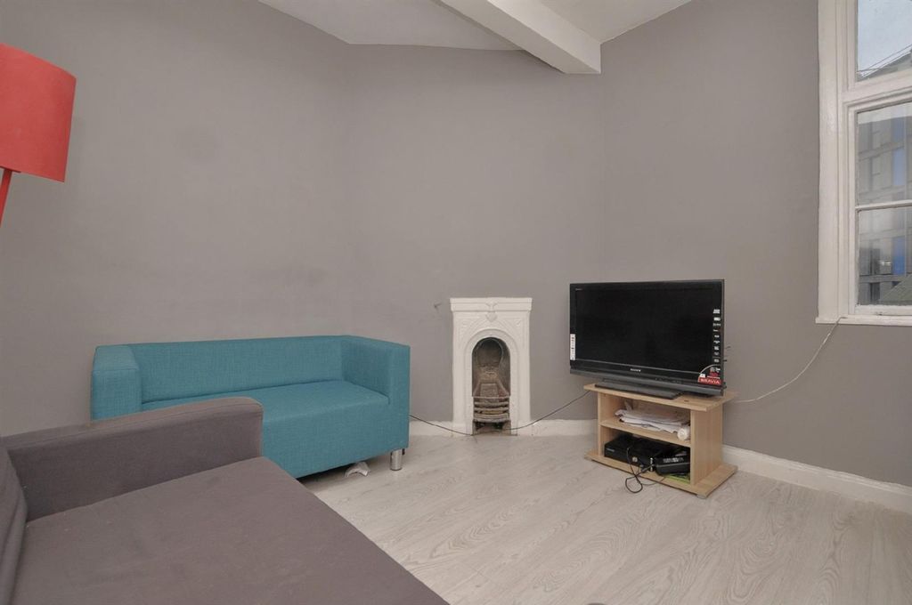 Property photo 2 of 5