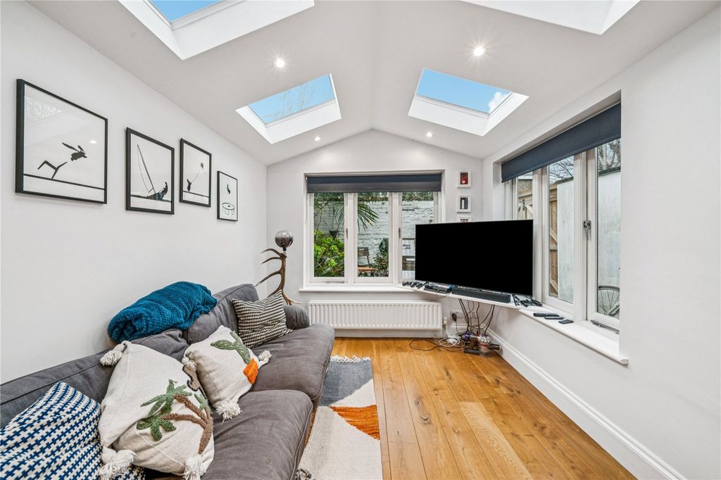 Property photo 1 of 9 Picture No. 11