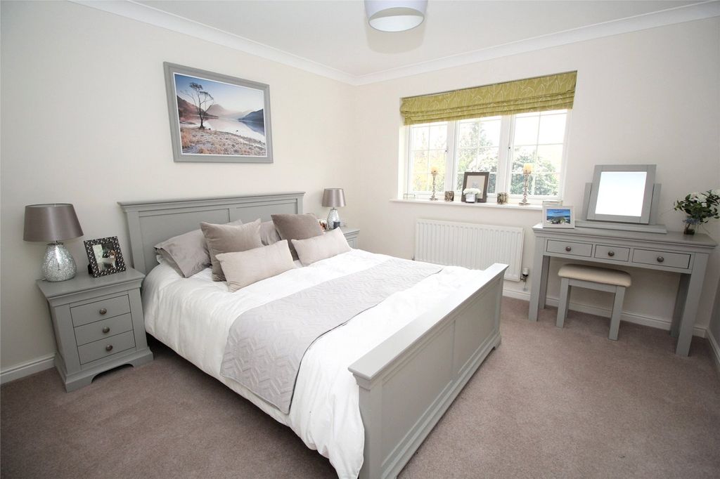 Property photo 3 of 16 Bedroom