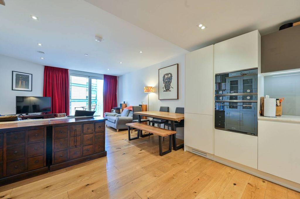 Property photo 2 of 24