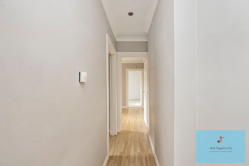 Property photo 2 of 21 Hallway