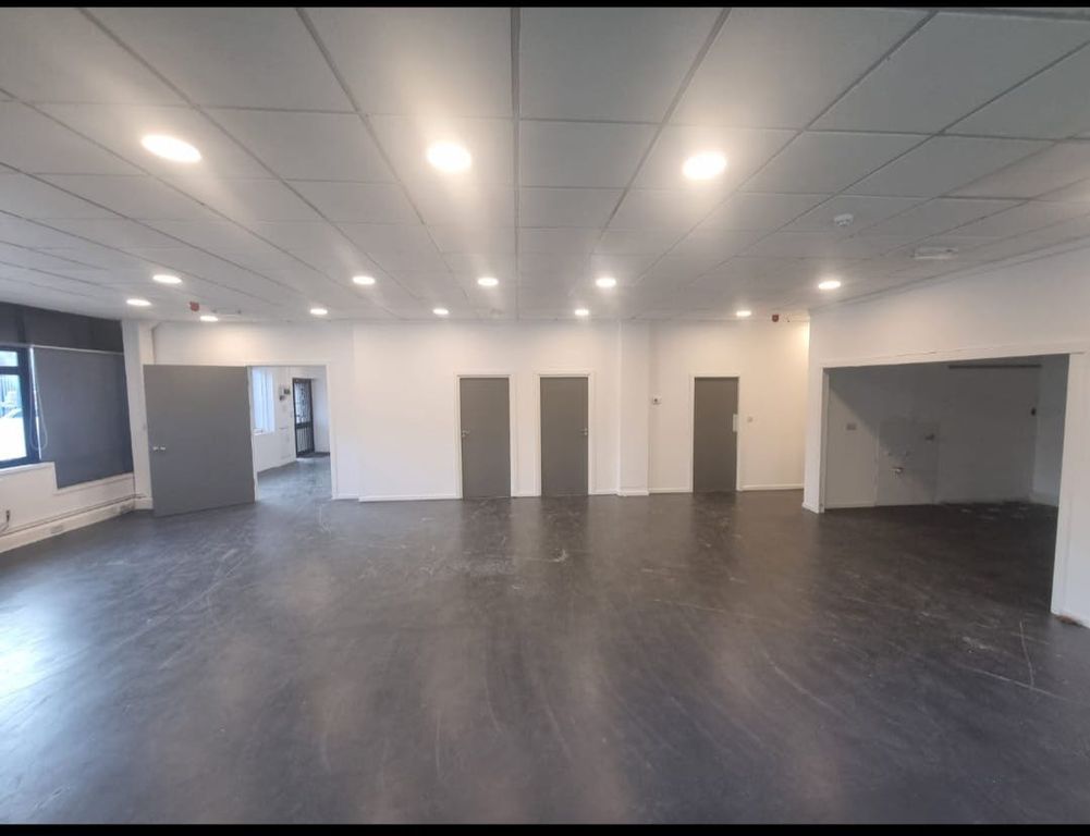 Property photo 2 of 11 1000472902.Jpg