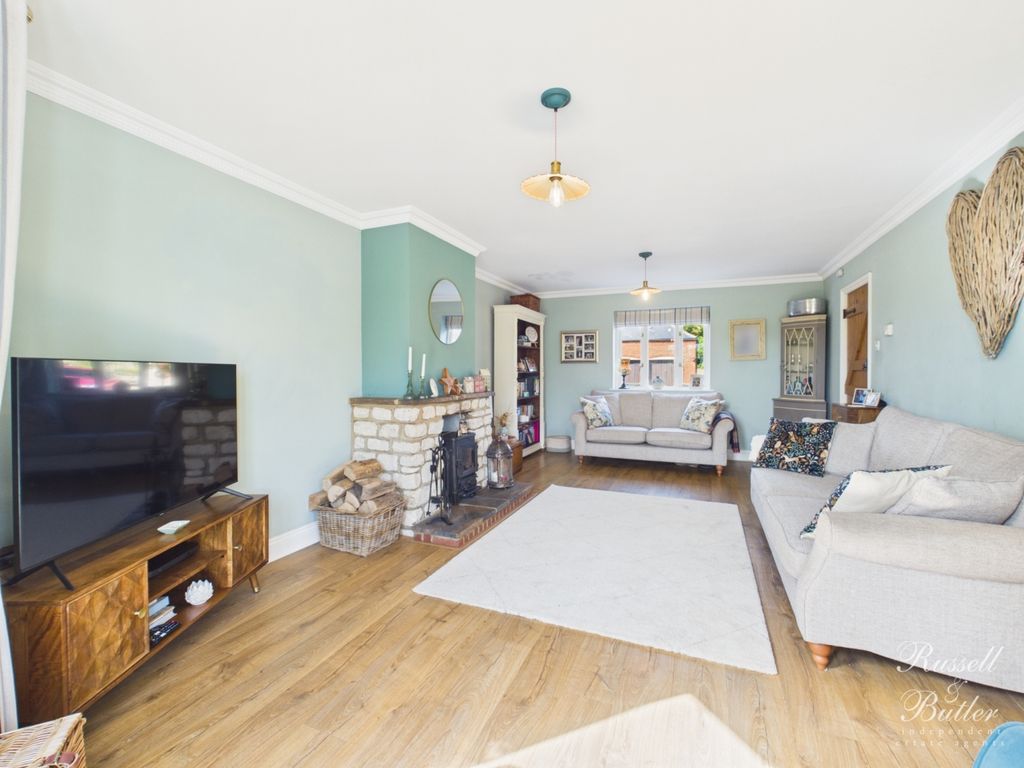 Property photo 3 of 16 Cam02127G0-Pr0420-Still002