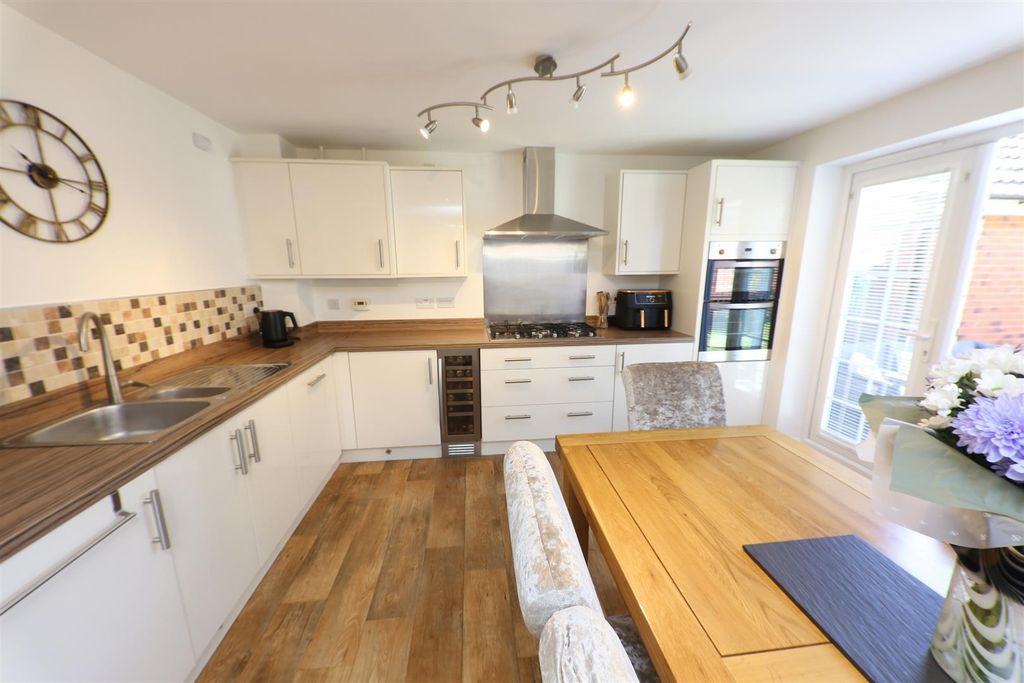Property photo 3 of 30 Open Plan Dining Kitchen