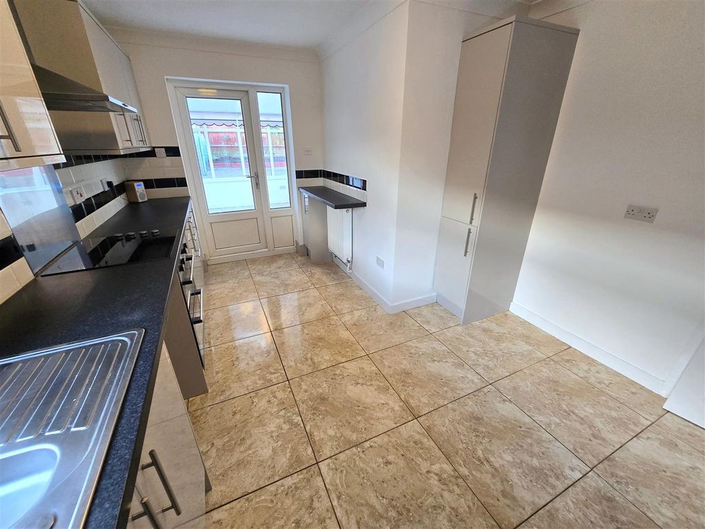 Property photo 2 of 13 Kitchen